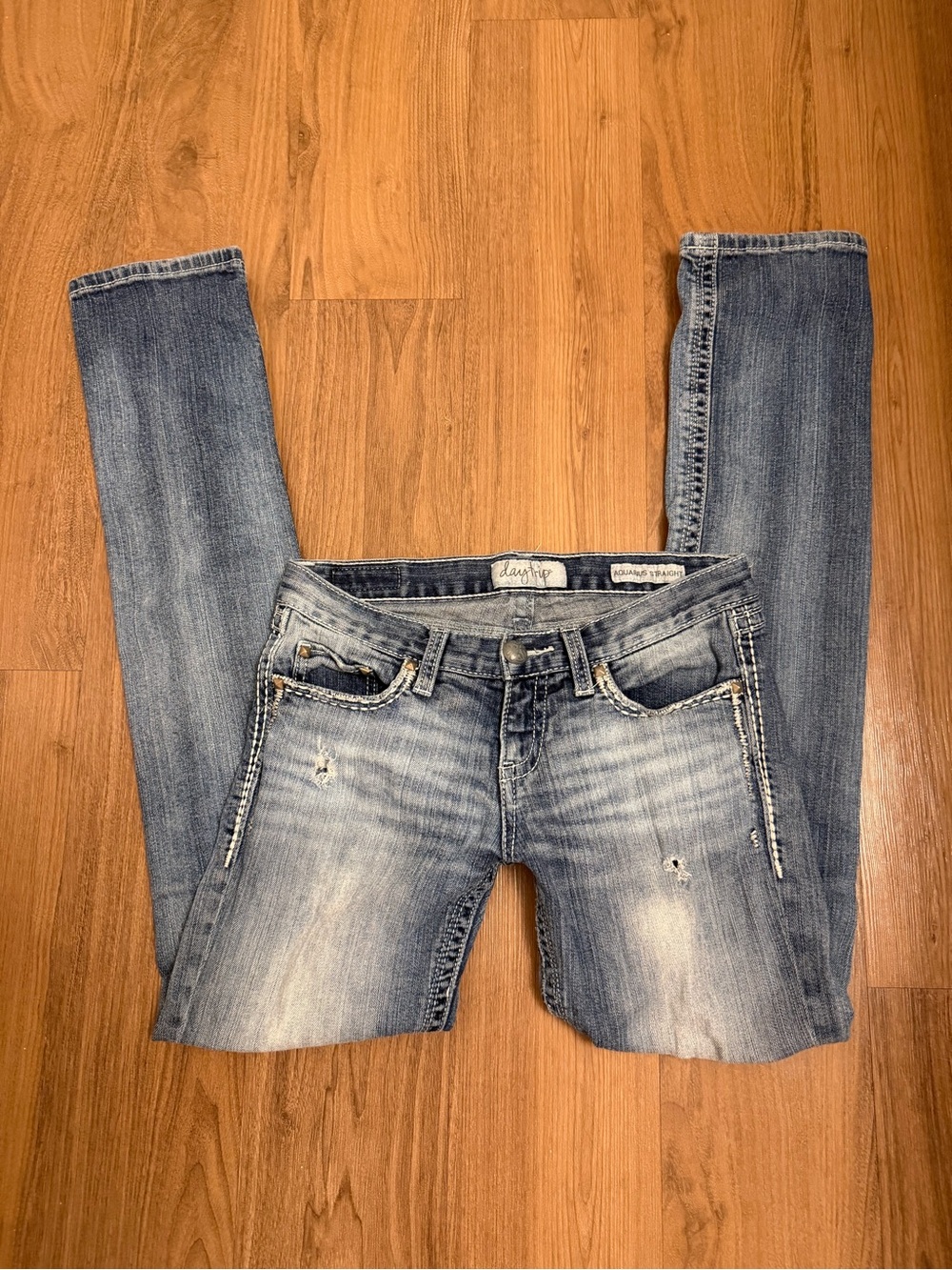 Vintage Daytrip Women’s Low Rise Light Wash Distressed Jeans